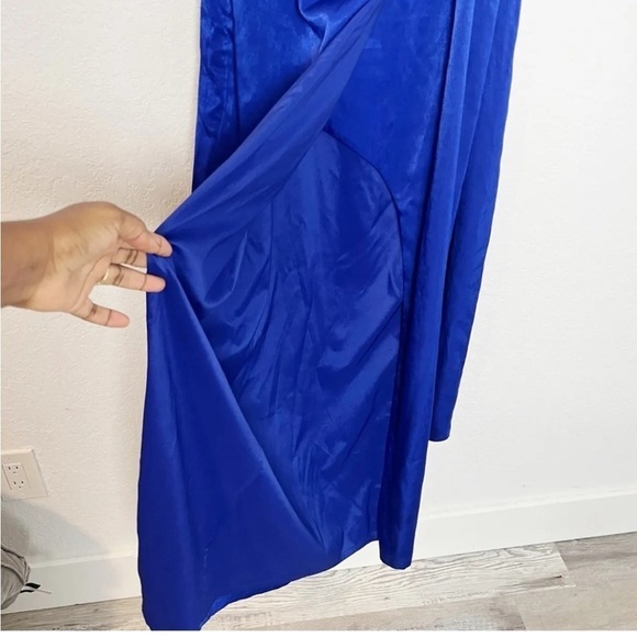 Aidan Mattox One-Shoulder Satin Gown - Picture 7 of 11